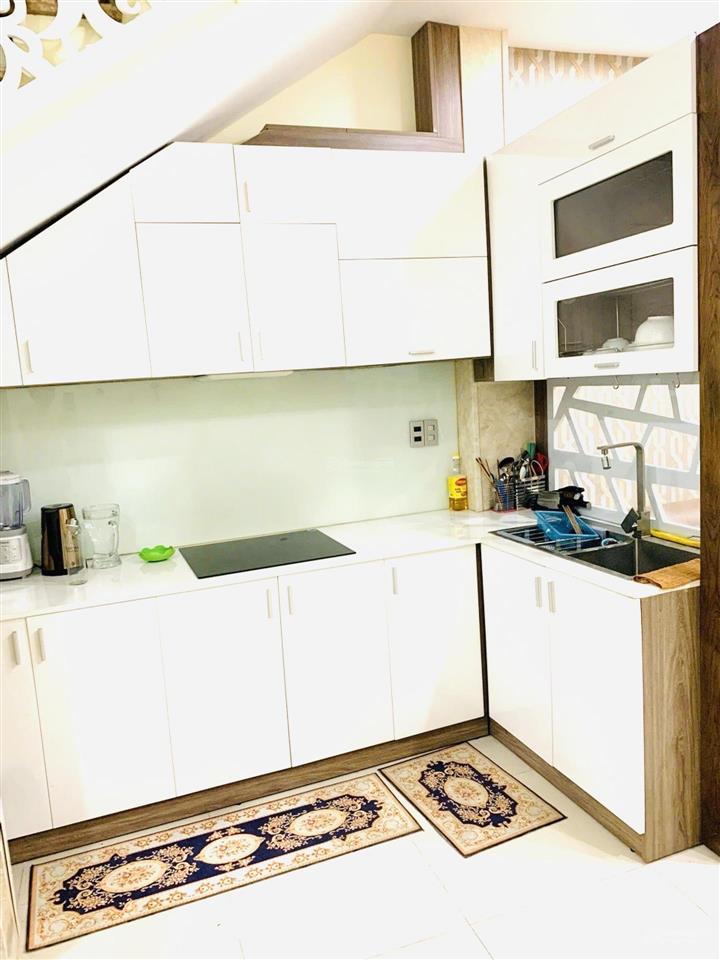 Mặt tiền đường số hụt sau 1 căn nhà nhỏ tí teooo. xe hơi qua lại thoải mái