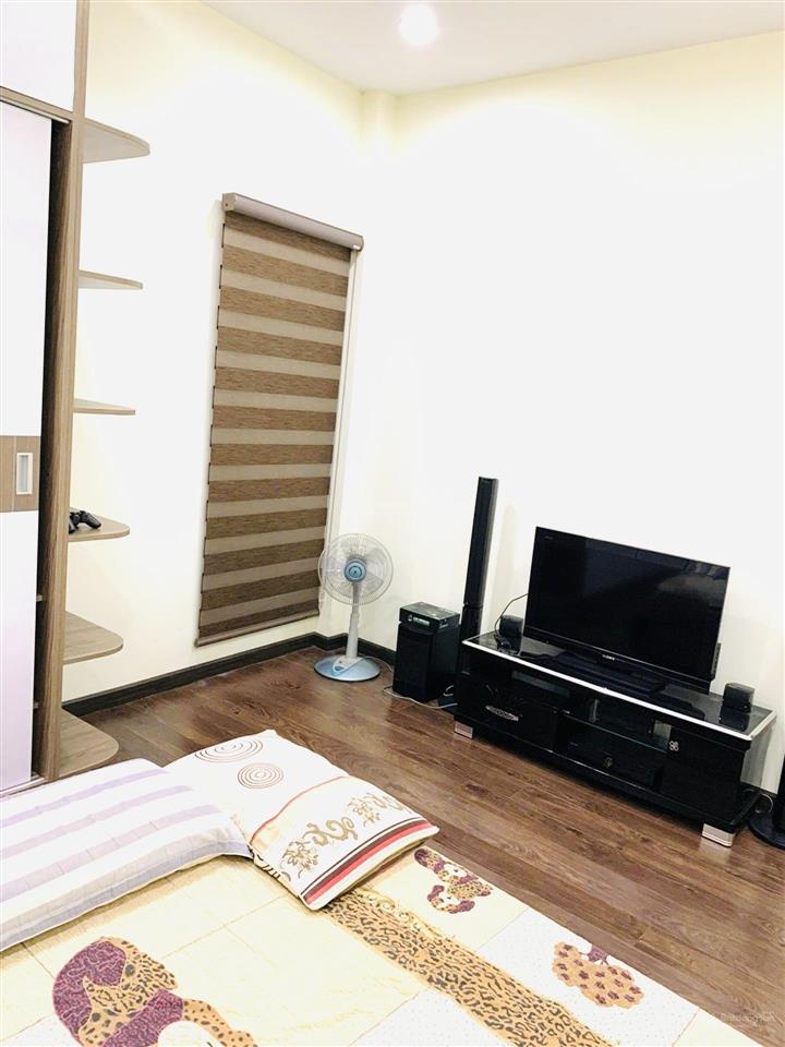 Mặt tiền đường số hụt sau 1 căn nhà nhỏ tí teooo. xe hơi qua lại thoải mái