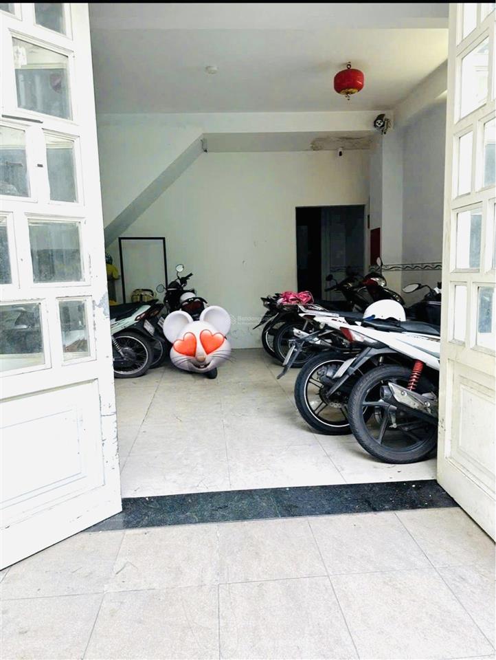 Căn hộ dịch vụ cao cấp hẽm đường
số cách mt chỉ 1 vài bước giáp ranh quận 1 kết cấu 5 tầng đúc btc