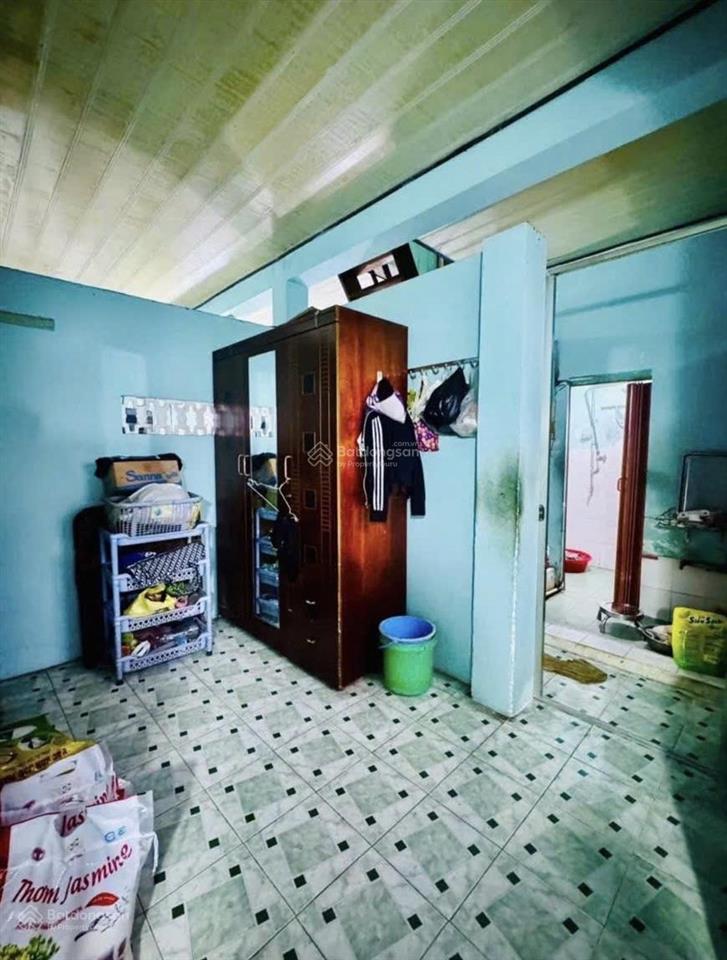 Xe tải đỗ cửa tự do  sân đỗ 3 xe tải
mặt tiền hẻm ttt  ngang 5m dài 15m
view góc công viên cực kỳ