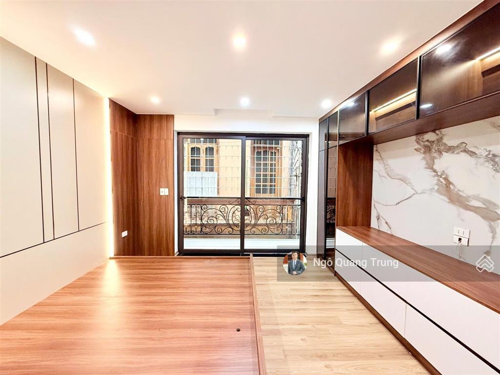 Phải rất nhanh mới kịp, cần tiền giảm sốc 1 tỷ, nhà vương thừa vũ, 45m2, 5 tầng thang máy, mt .5m