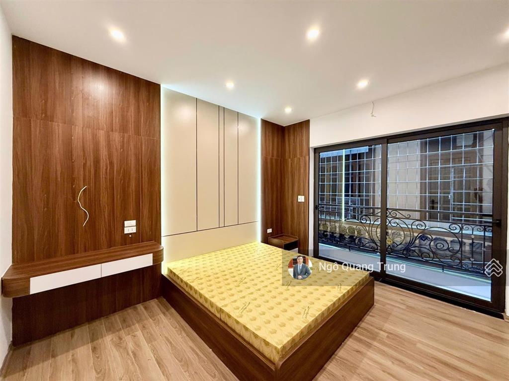 Phải rất nhanh mới kịp, cần tiền giảm sốc 1 tỷ, nhà vương thừa vũ, 45m2, 5 tầng thang máy, mt .5m