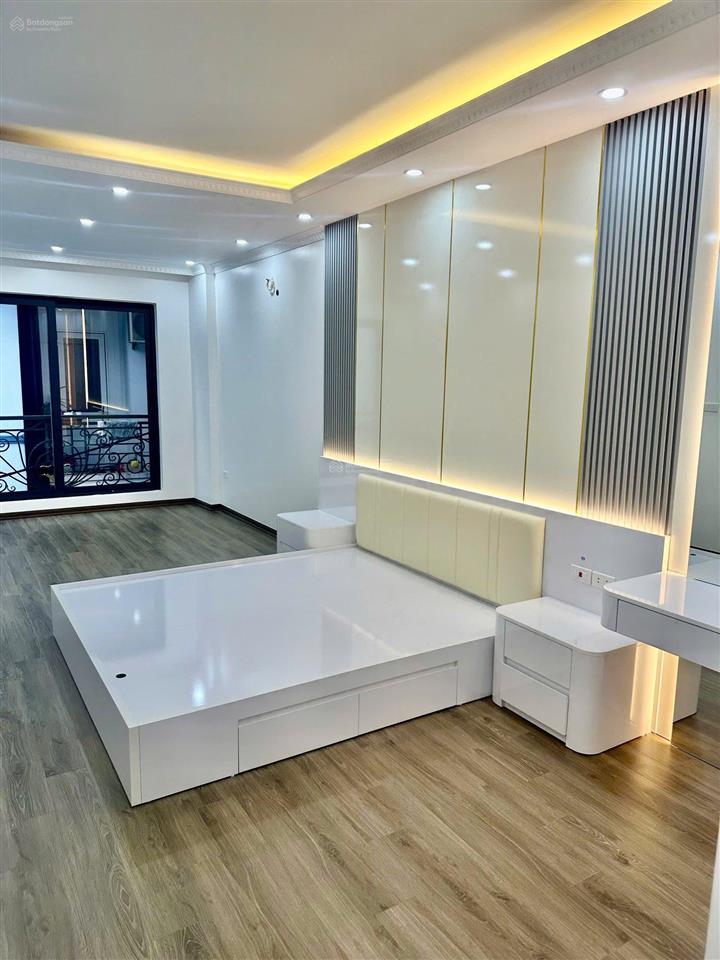 Chính chủ bán nhà trần quốc vượng, ô tô, gần phố, trước nhà rộng 4m, thang máy, 7 tầng, quá ngon
