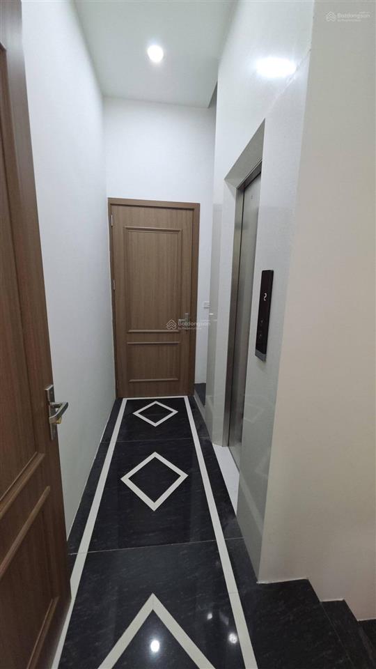 Chính chủ bán nhà xây mới 6 tầng thang máy, full nội thất, tầm tiền hiếm khu trung tâm sát phố cổ