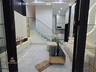 Chính chủ bán nhà xây mới 6 tầng thang máy, full nội thất, tầm tiền hiếm khu trung tâm sát phố cổ