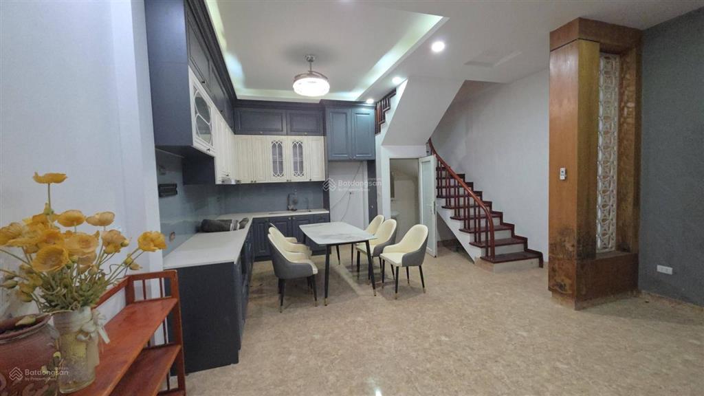 Bán nhanh nhà hồ đắc di, vị trí siêu ngon, trung tâm đống đa, khách mua về sơn sửa lại là ngon