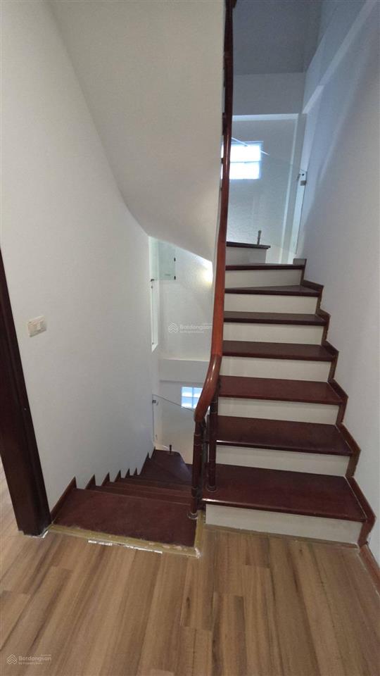 Bán nhanh nhà hồ đắc di, vị trí siêu ngon, trung tâm đống đa, khách mua về sơn sửa lại là ngon