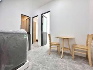 Cho thuê 2 phòng ngủ ban công, máy giặt riêng, tách bếp ngay phan xích long, phú nhuận gần q1, q3