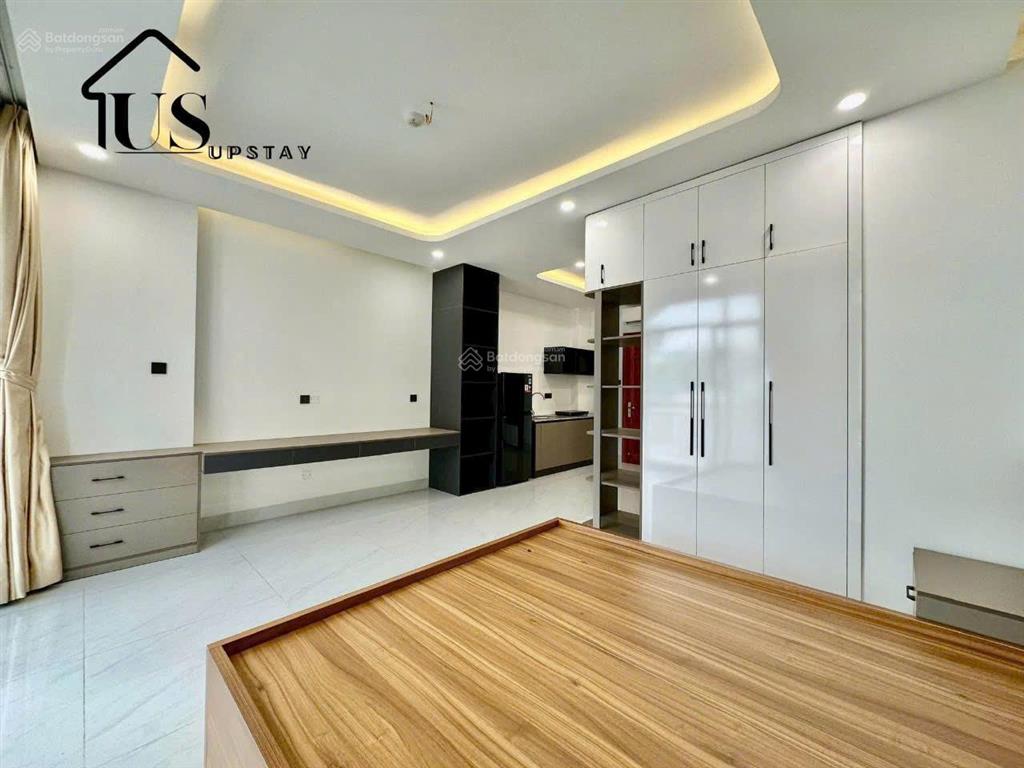 Cho thuê phòng ban công to, tách bếp  nguyễn công hoan, quận phú nhuận giáp quận bình thạnh