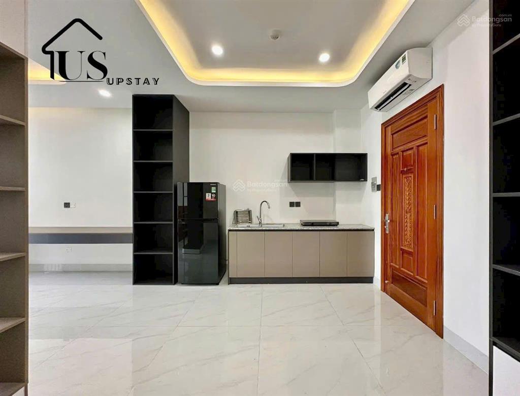 Cho thuê phòng ban công to, tách bếp  nguyễn công hoan, quận phú nhuận giáp quận bình thạnh