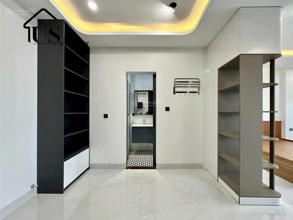 Cho thuê phòng ban công to, tách bếp  nguyễn công hoan, quận phú nhuận giáp quận bình thạnh