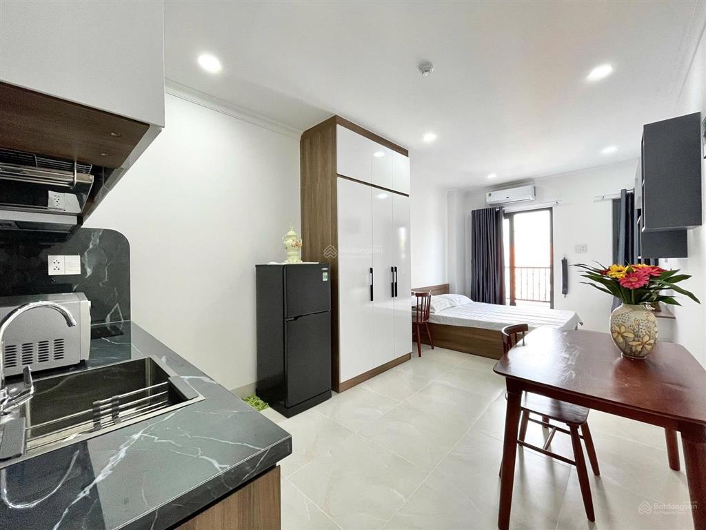 Khai trương căn hộ ban công thoáng, rộng hơn 30m2, nằm ngay ngã tư hàng xanh, giáp q1 q3 phú nhuận