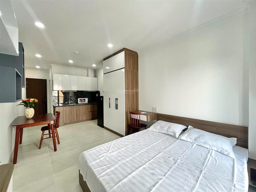 Khai trương căn hộ ban công thoáng, rộng hơn 30m2, nằm ngay ngã tư hàng xanh, giáp q1 q3 phú nhuận