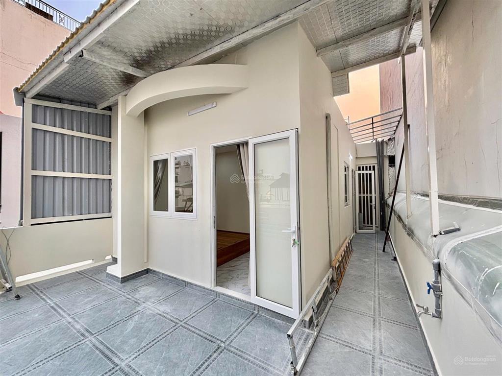 Căn hộ 1pn, ban công siêu lớn, rộng hơn 40m2, nằm ngay phổ quang, gần sân bay, giáp phú nhuận, q10