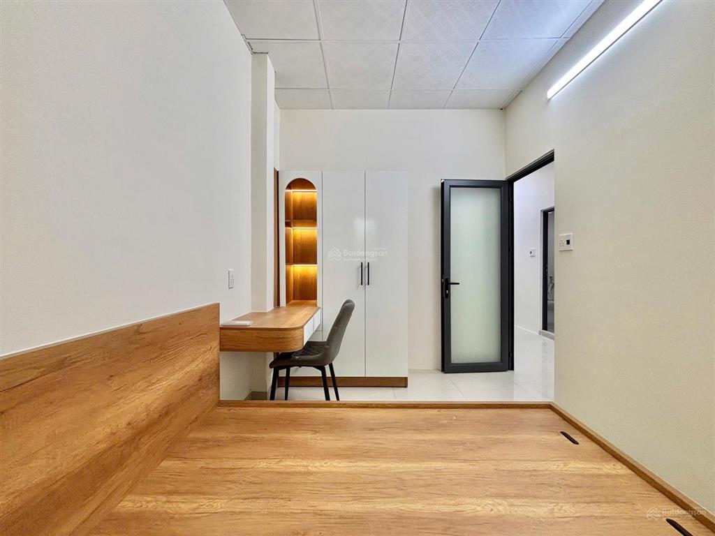 Căn hộ 1pn, ban công siêu lớn, rộng hơn 40m2, nằm ngay phổ quang, gần sân bay, giáp phú nhuận, q10