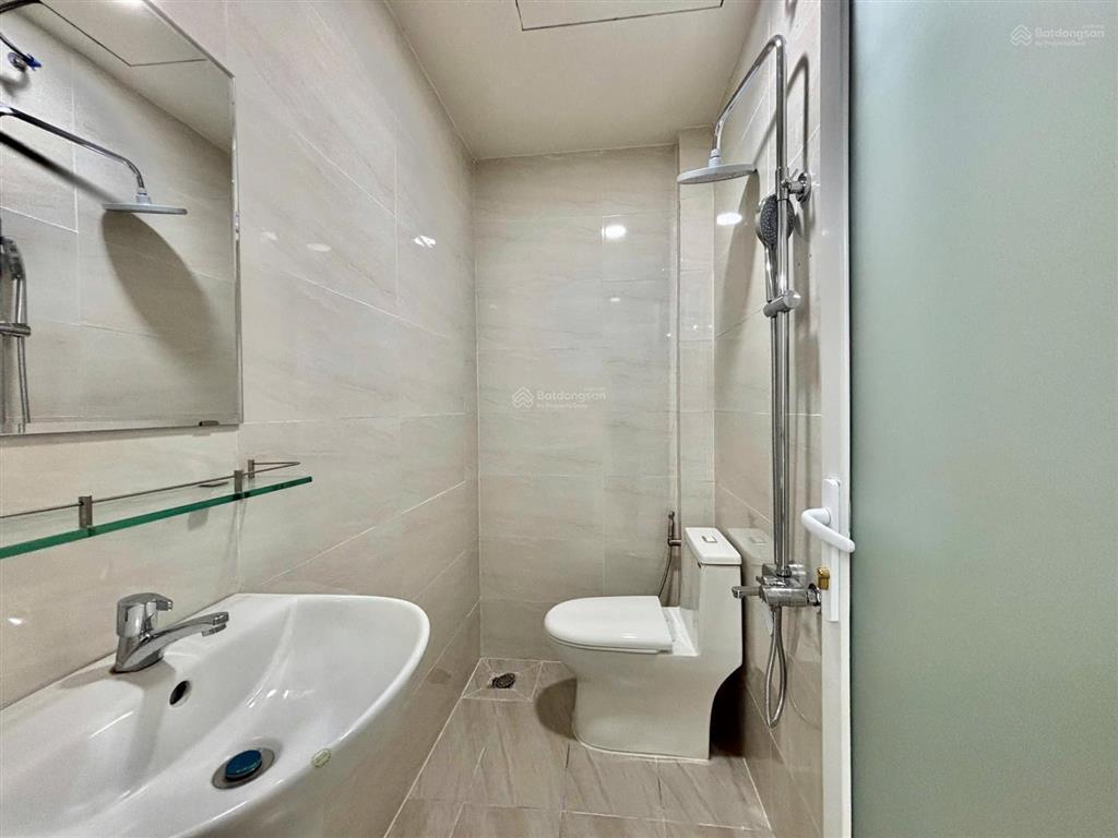 Căn hộ 1pn, ban công siêu lớn, rộng hơn 40m2, nằm ngay phổ quang, gần sân bay, giáp phú nhuận, q10