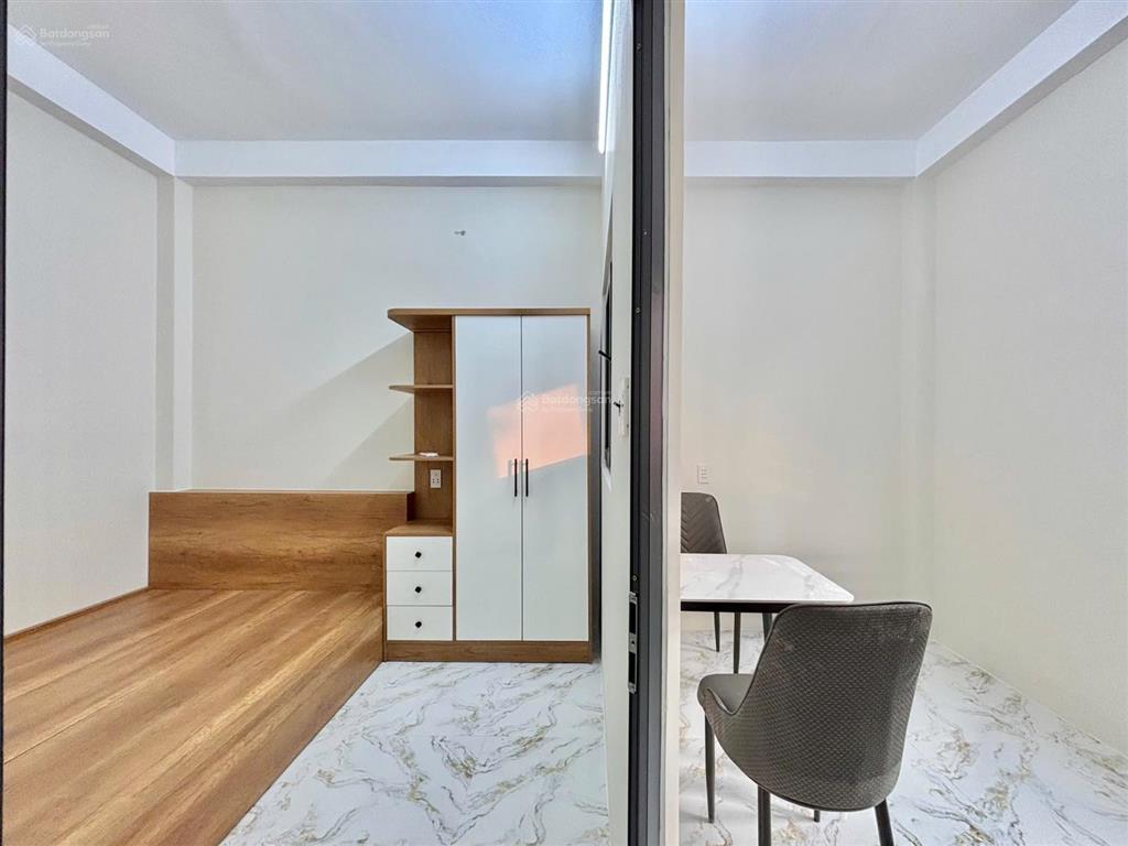 Căn hộ 1pn, ban công siêu lớn, rộng hơn 40m2, nằm ngay phổ quang, gần sân bay, giáp phú nhuận, q10