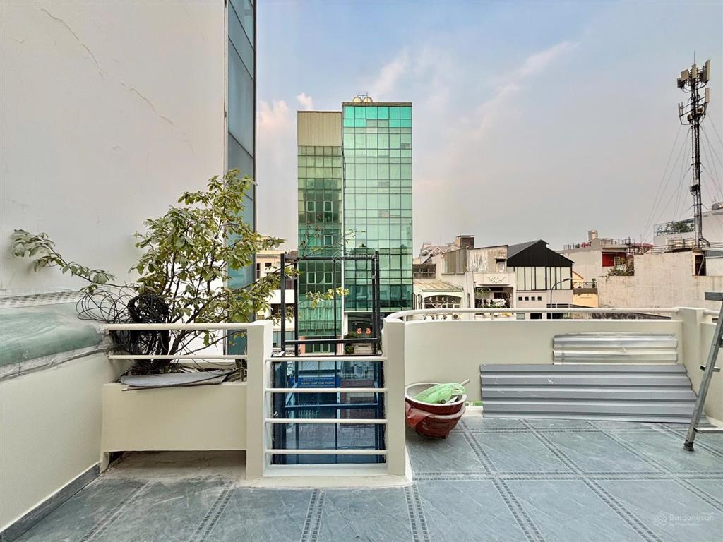 Căn hộ 1pn, ban công siêu lớn, rộng hơn 40m2, nằm ngay phổ quang, gần sân bay, giáp phú nhuận, q10