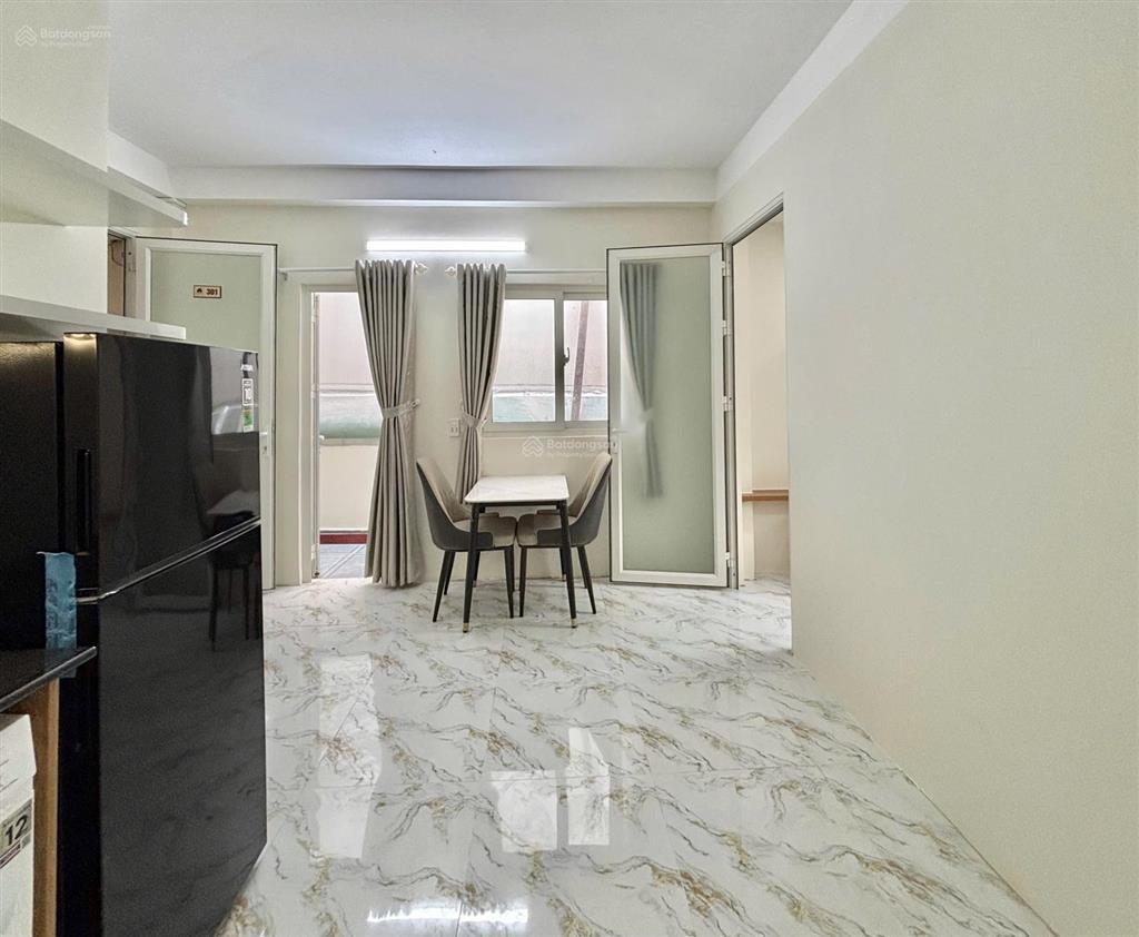 Căn hộ 1pn, ban công siêu lớn, rộng hơn 40m2, nằm ngay phổ quang, gần sân bay, giáp phú nhuận, q10