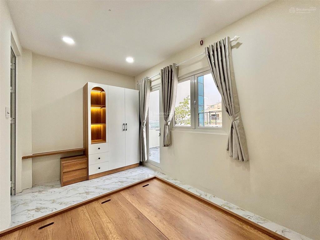 Căn hộ 1pn, ban công siêu lớn, rộng hơn 40m2, nằm ngay phổ quang, gần sân bay, giáp phú nhuận, q10