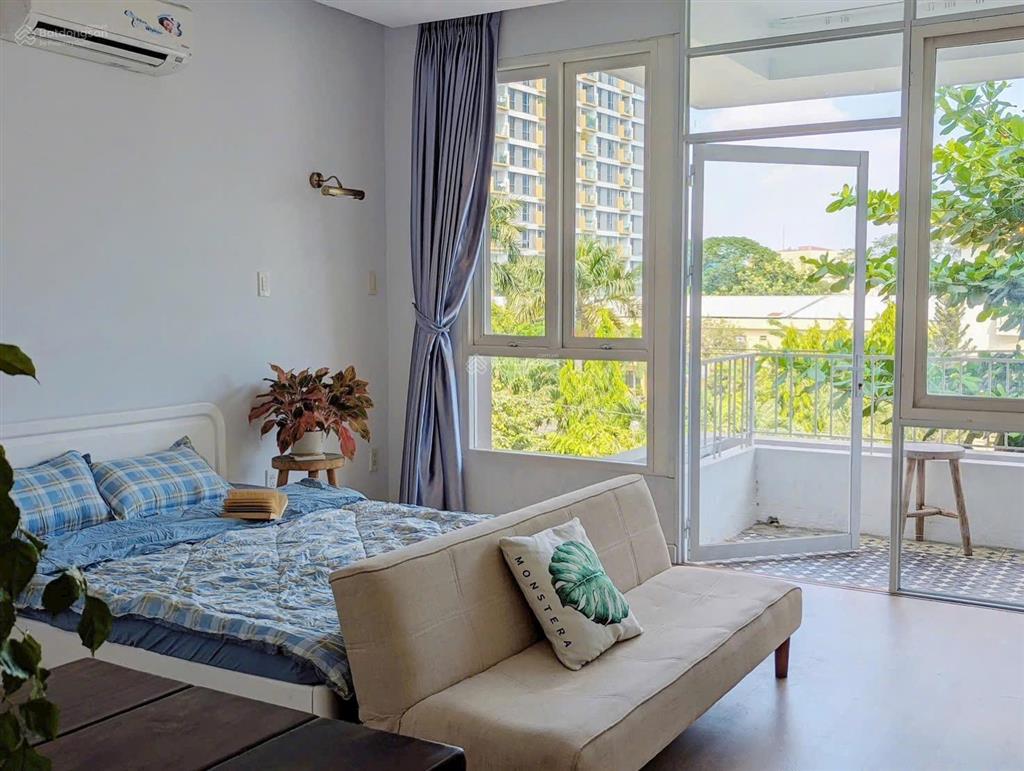 Thuê căn hộ 2pn ban công, máy giặt riêng, dọn phòng gần sân bay, tại đường bạch đằng, giáp q3, q10