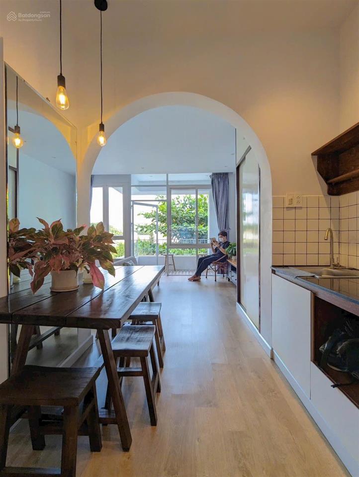 Thuê căn hộ 2pn ban công, máy giặt riêng, dọn phòng gần sân bay, tại đường bạch đằng, giáp q3, q10