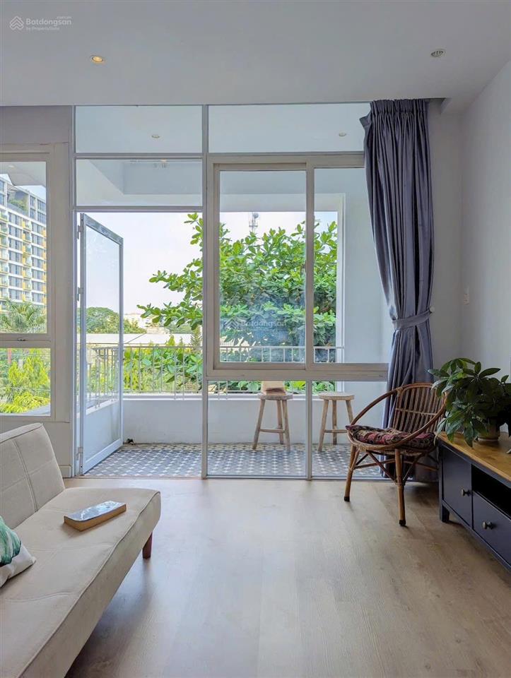 Thuê căn hộ 2pn ban công, máy giặt riêng, dọn phòng gần sân bay, tại đường bạch đằng, giáp q3, q10