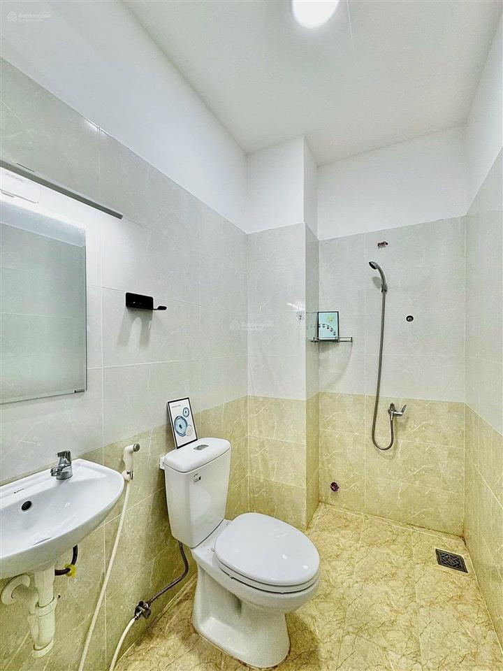 Căn hộ dịch vụ ban công thoáng  full nội thất  ngay hoàng hoa thám  cộng hòa