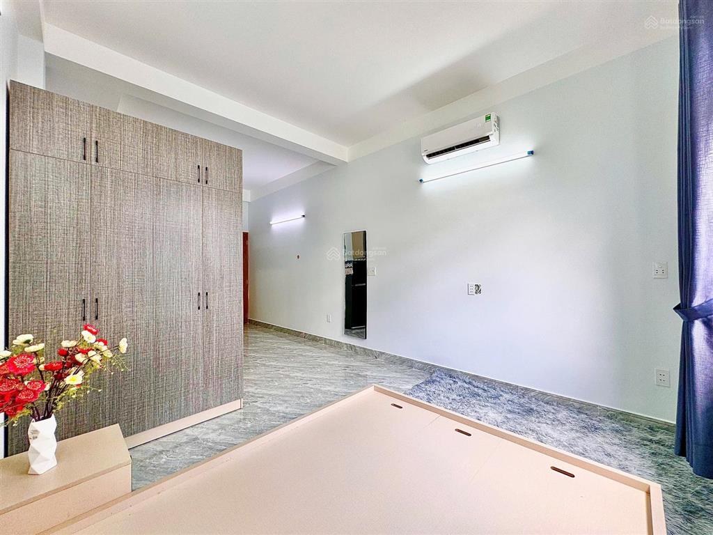 Căn hộ dịch vụ ban công thoáng  full nội thất  ngay hoàng hoa thám  cộng hòa