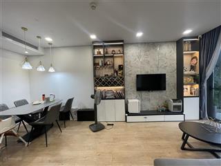 Gia đình cần bán căn góc 2 ngủ 72m2 tại rivera park. giá 8,2 tỷ. 0918 999 ***