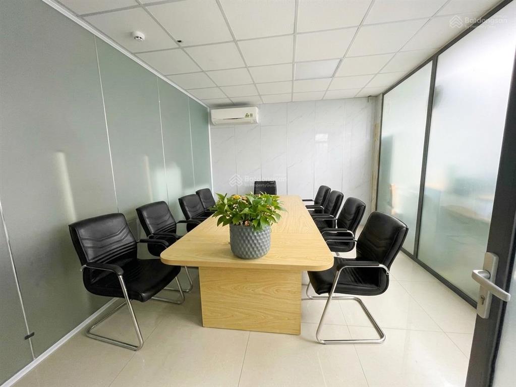 Văn phòng mặt tiền hoàng trọng mậu, p. tân hưng giá 12 triệu sẵn nội thất mới 100%