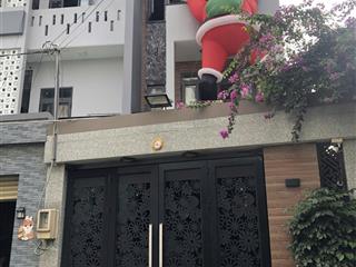 Bán nhà trung tâm thủ đức  có thang máy  xe hơi đậu trong sân