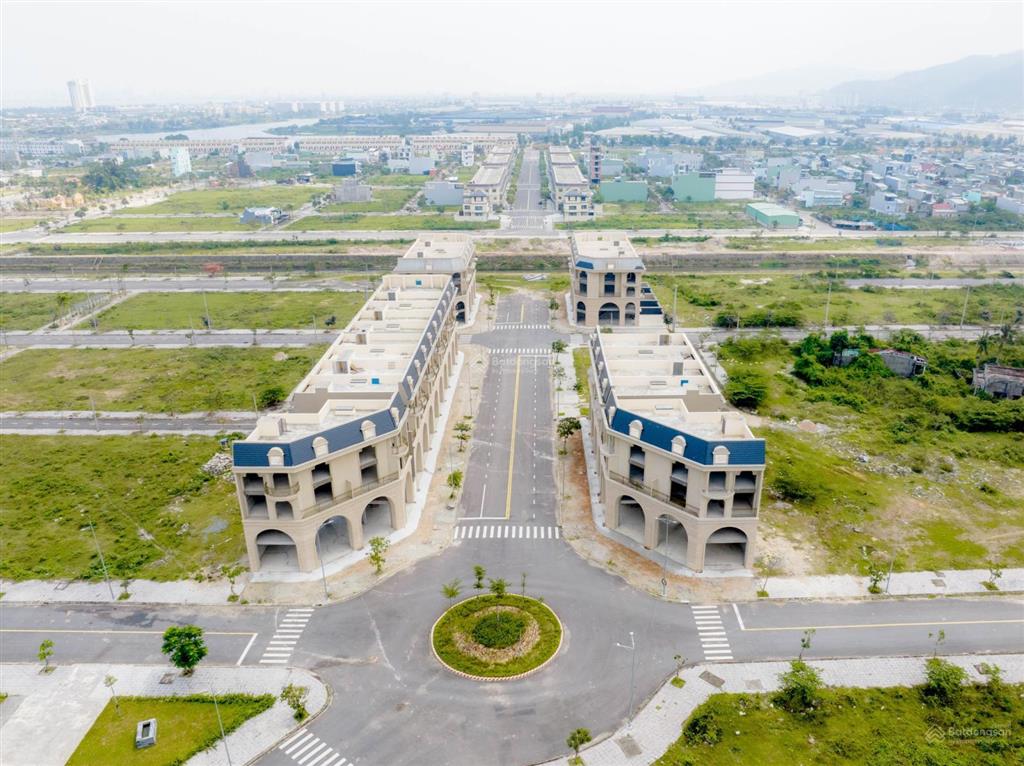Chính chủ cần bán lô đất đường quy hoạch 10,5m  diện tích 155m2 đối diện tttm   0911 300 ***