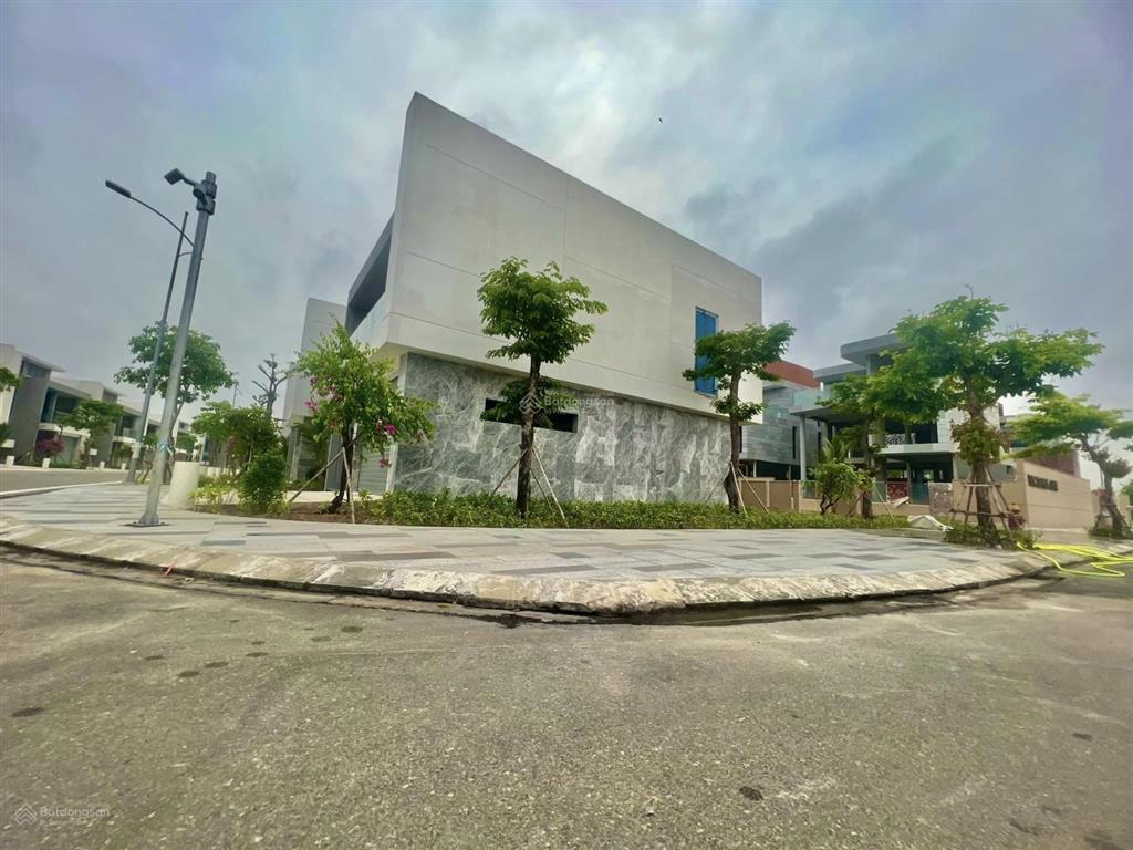Biệt thự siêu rộng , siêu đẹp  view sông cổ cò cạnh 2 sân golf lớn  cho thuê 160 triêu/tháng.