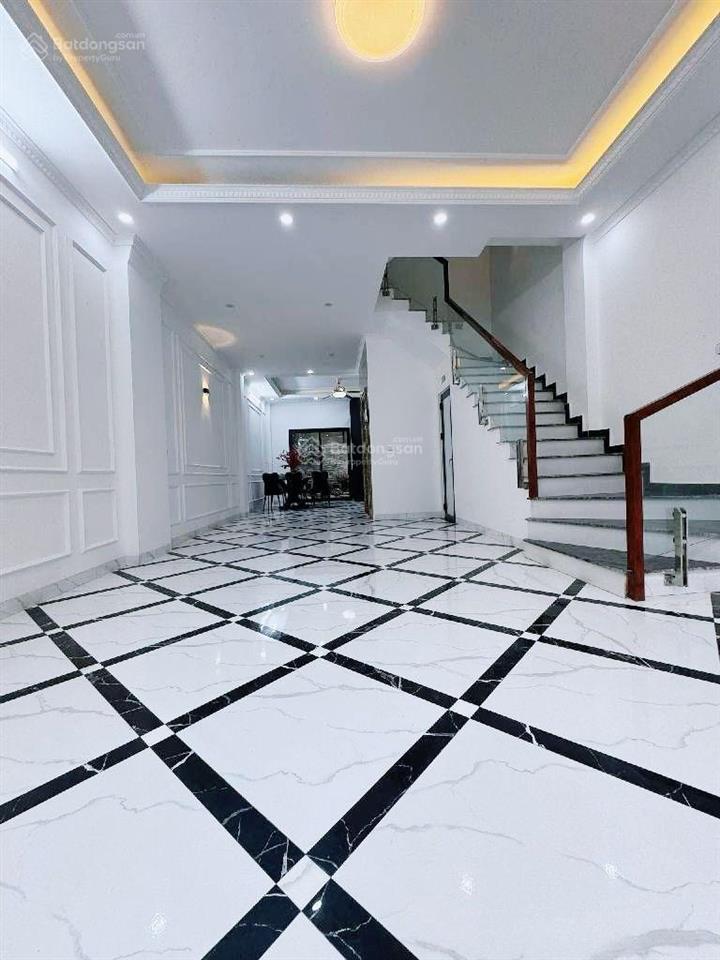 Nhà đẹp gần đường trần phú, hà đông, 5t thoáng sáng, dt 99m2, ô tô đỗ cửa, chỉ 15 tỷ