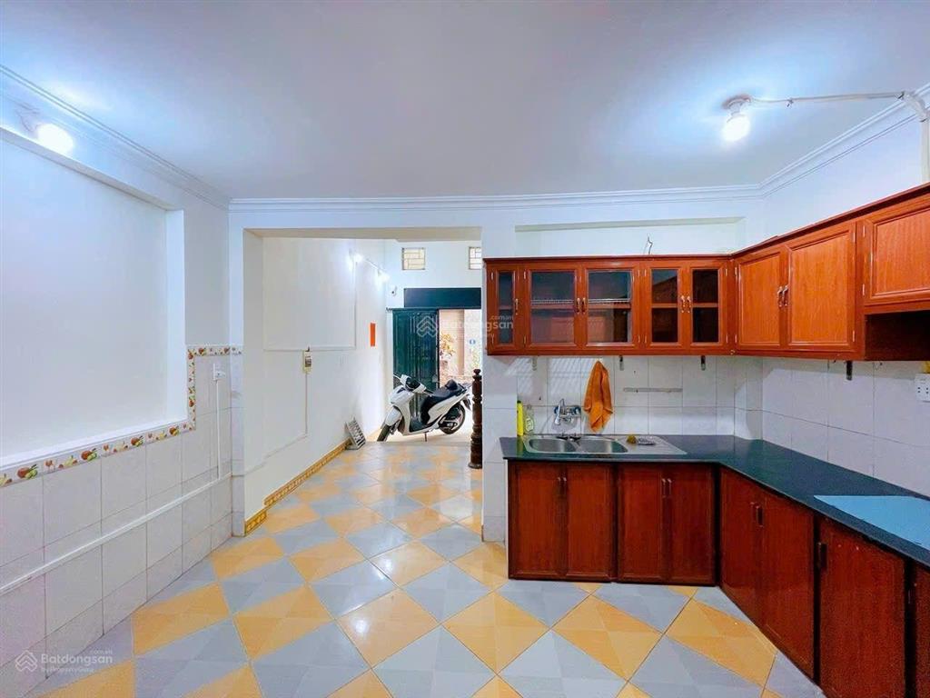 Nhà đẹp phố hưng phúc, dt 39m2, 5t thoáng, mt 4.5m, và bước ra ô tô, kd online chỉ 7.9 tỷ (có tl)