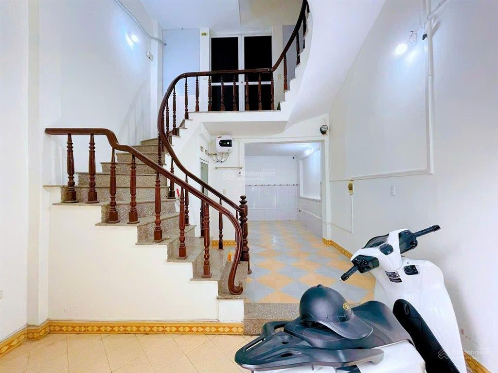 Nhà đẹp phố hưng phúc, dt 39m2, 5t thoáng, mt 4.5m, và bước ra ô tô, kd online chỉ 7.9 tỷ (có tl)
