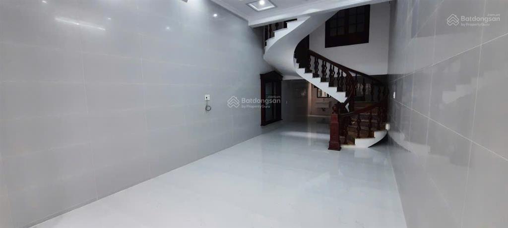 Bán hoặc cho thuê nhà trong ngõ phố đỗ nhuận 193 văn cao