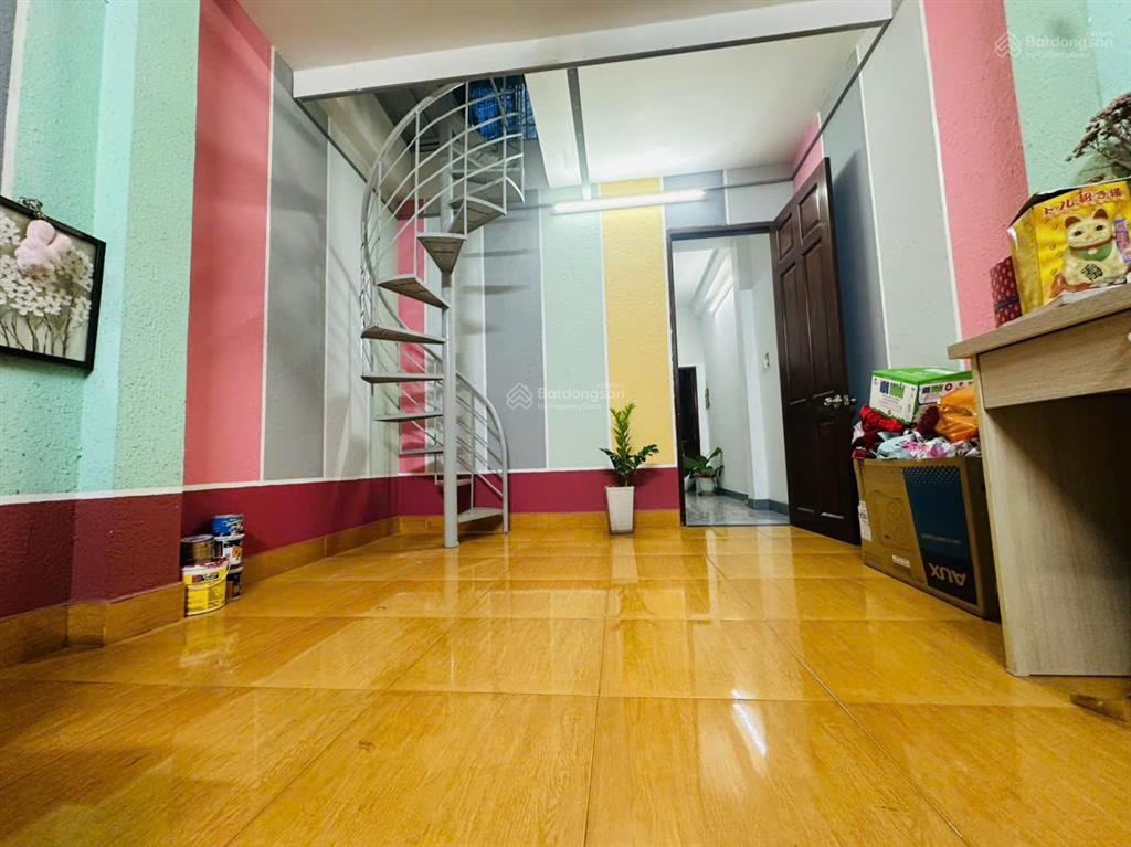 Cho 1 nữ độc thân sinh viên hoặc đi làm, thuê phòng lầu 2 đẹp giá rẻ, 20 m2