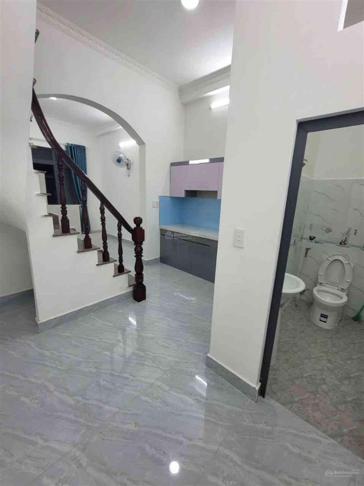 Bán nhà 2 tấm phạm văn bạch, kế bên sân bay, sát chợ tân trụ, 5p ra trường chinh, cộng hoà tân bình