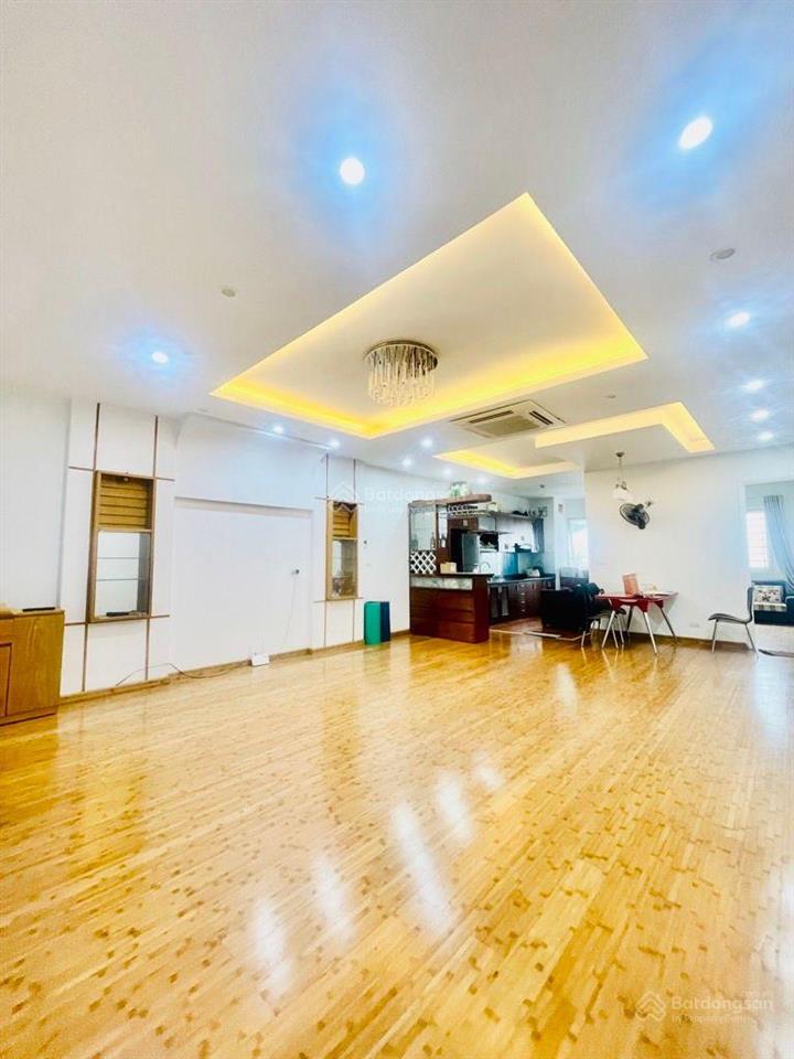 Chỉ quanh 8 tỷ  bán căn hộ 3pn siêu rộng  135m ngay mặt đường  ngô thì nhậm hà đông