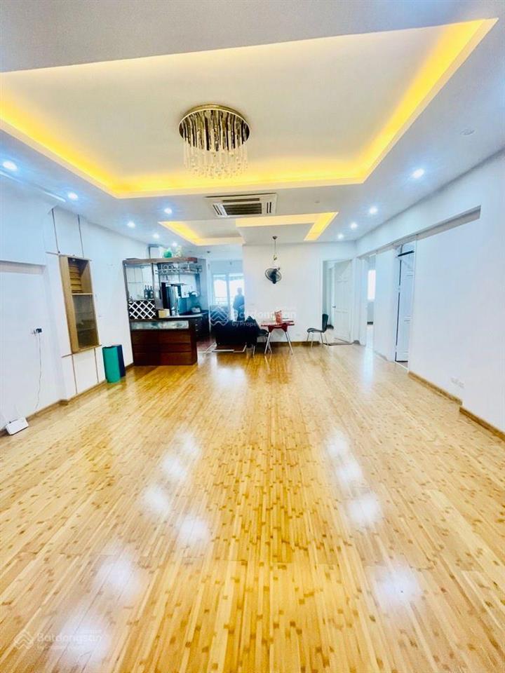 Chỉ quanh 8 tỷ  bán căn hộ 3pn siêu rộng  135m ngay mặt đường  ngô thì nhậm hà đông
