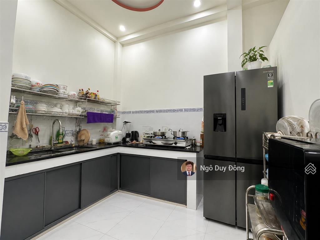 Nhà mới 4 tầng lô góc 50m2, hẻm xe hơi ngủ trong nhà  nhỉnh 5 tỷ  cạnh cầu chà và quận 8