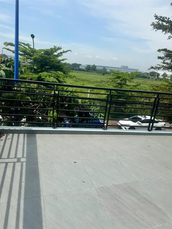 Cần bán căn nhà mặt tiền kinh doanh đường dương thị giang đối diện ga tham lương sài gòn