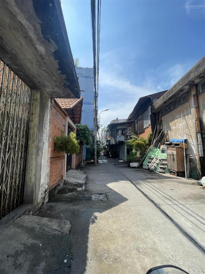 Quận 11 nhà cũ tiện xây mới  xe hơi tới cửa  4,5m x 26m  lô góc 2 mặt thoáng, giá chỉ 83tr/m2