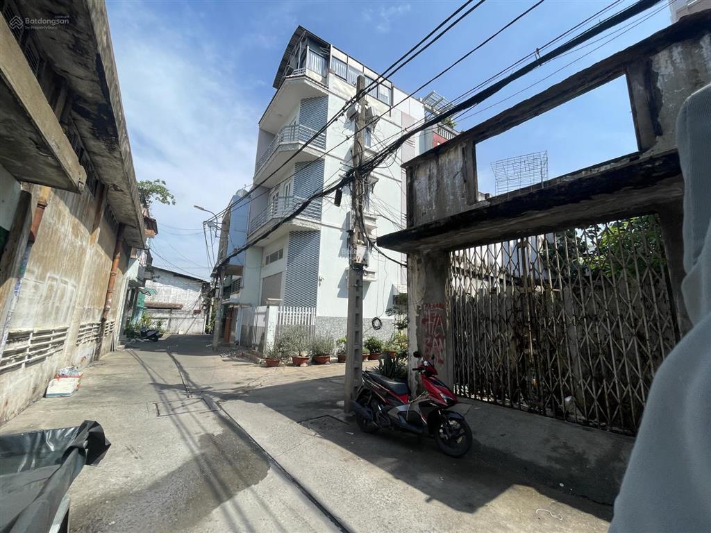 Quận 11 nhà cũ tiện xây mới  xe hơi tới cửa  4,5m x 26m  lô góc 2 mặt thoáng, giá chỉ 83tr/m2