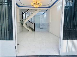 Quận 6, bán nhà hậu giang, 2 tầng, hẻm thông sạch sẽ, nhà mới vào nội thất ở được liền