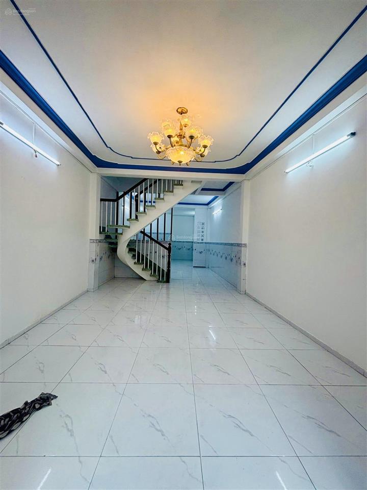Quận 6, bán nhà hậu giang, 2 tầng, hẻm thông sạch sẽ, nhà mới vào nội thất ở được liền
