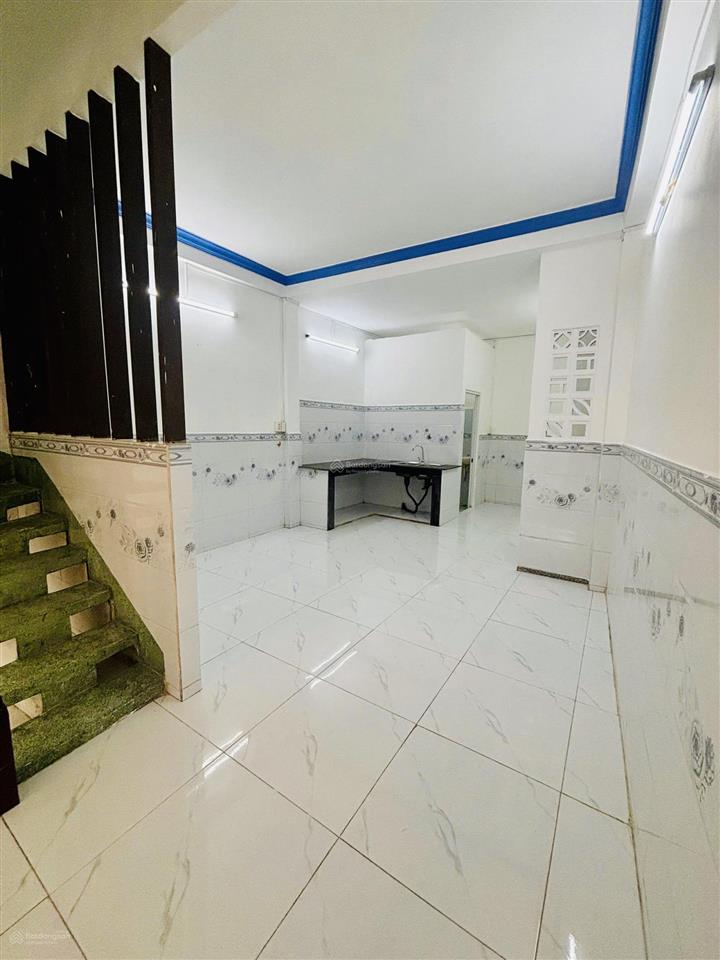 Quận 6, bán nhà hậu giang, 2 tầng, hẻm thông sạch sẽ, nhà mới vào nội thất ở được liền