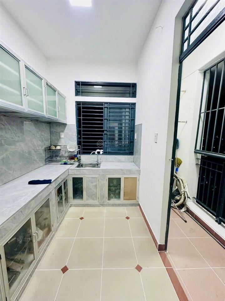 Bán chung cư 312 ngay vòng xoay đầm sen, sổ hồng sẵn, nhà cao ban công thoáng mát, sạch sẽ